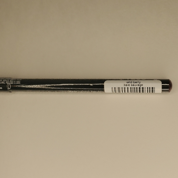 Avon Ultra Luxury Lip Liner in 'Wild Berry' - Picture 3 of 3